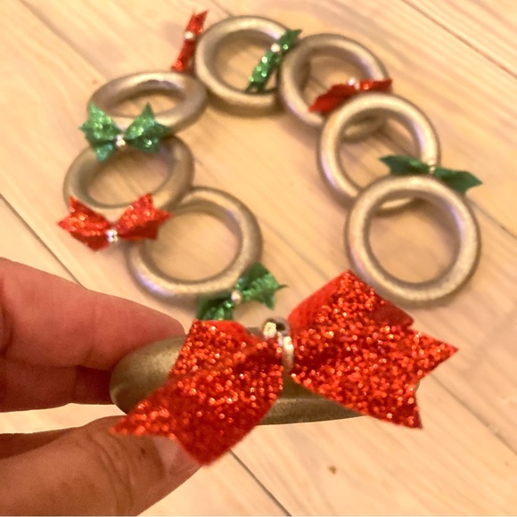 Christmas Holiday Festive Wood Napkin Rings with Shiny Red and Green Bows - Picture 4 of 9